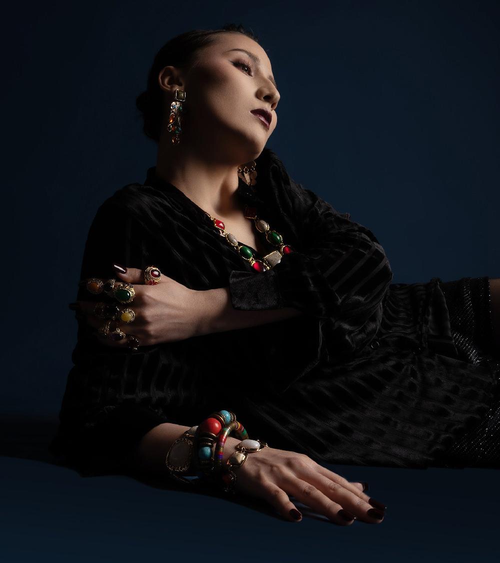 Les Basiles BRACELET MANCHETTE OUMOU En Perles Multicolores Montées Sur Laiton Martelé