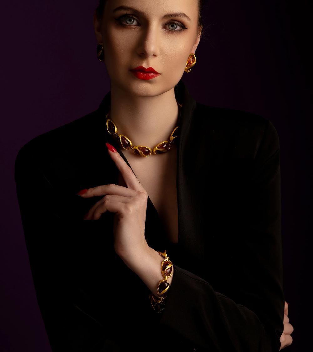 Les Basiles BRACELET SYBILLE En Pâte De Verre Couleur Miel Encagée Dans Laiton Plaqué Or 18 Carats