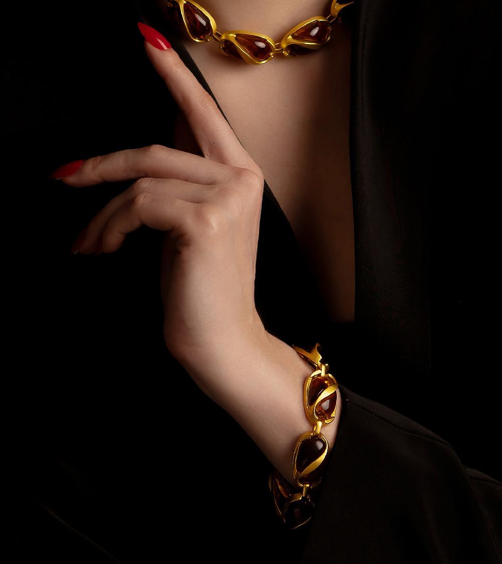 Les Basiles BRACELET SYBILLE En Pâte De Verre Couleur Miel Encagée Dans Laiton Plaqué Or 18 Carats