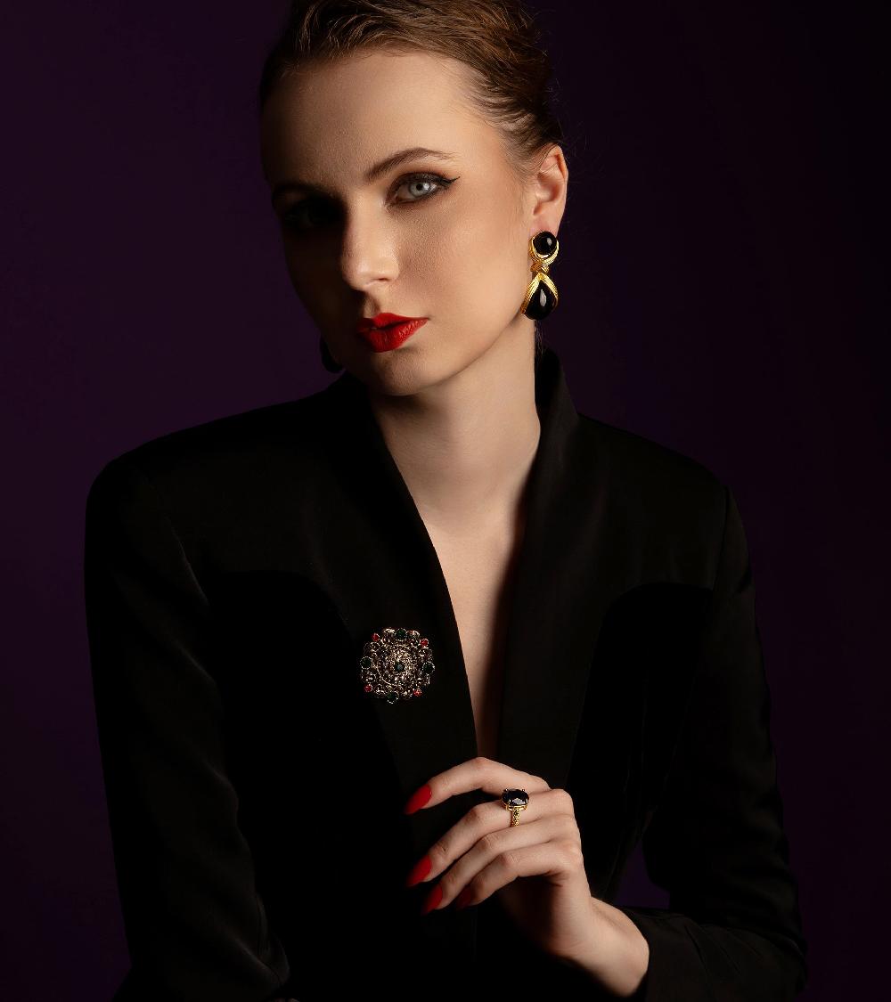 Les Basiles BROCHE VICTORIA En Laiton Plaqué Or 18 Carats Serti De Pierres Et Perles Multicolores