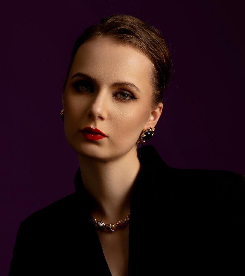 Les Basiles COLLIER ARIEL En Perles Colorées Montées Sur Laiton Plaqué Or 18 Carats