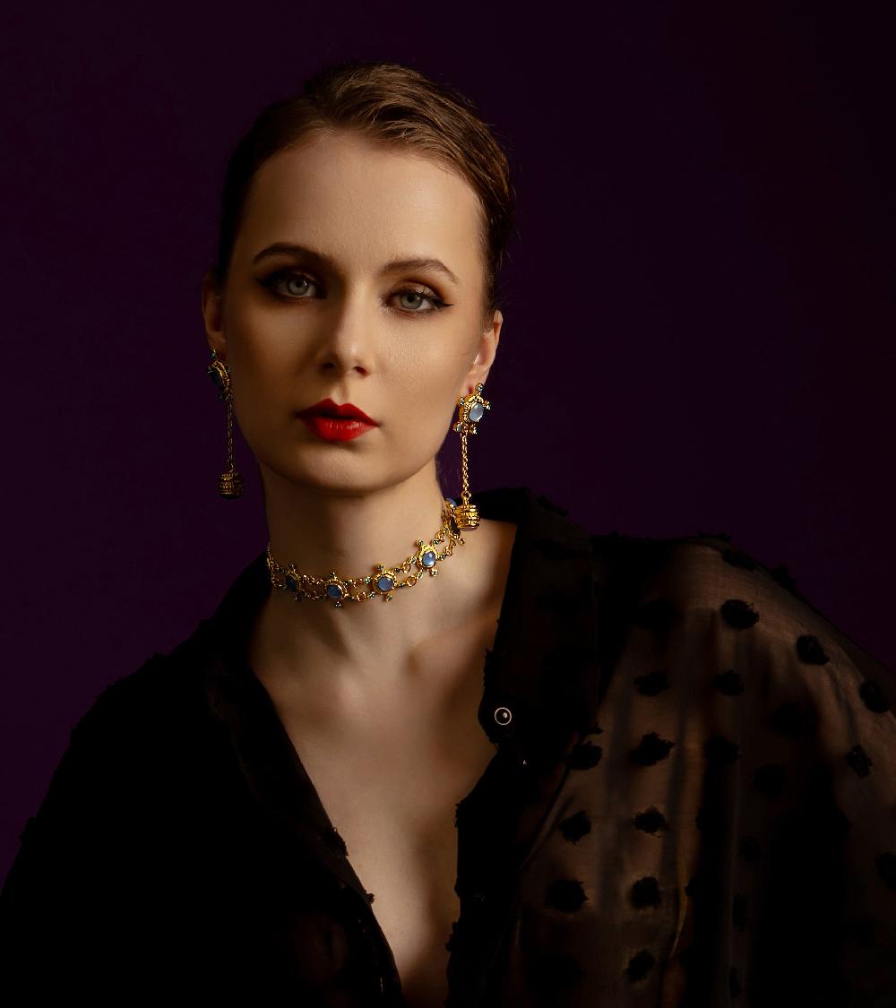 Les Basiles COLLIER NAUTICA En Cristaux Bleus Et Roses Montés Sur Laiton Plaqué Or 18 Carats