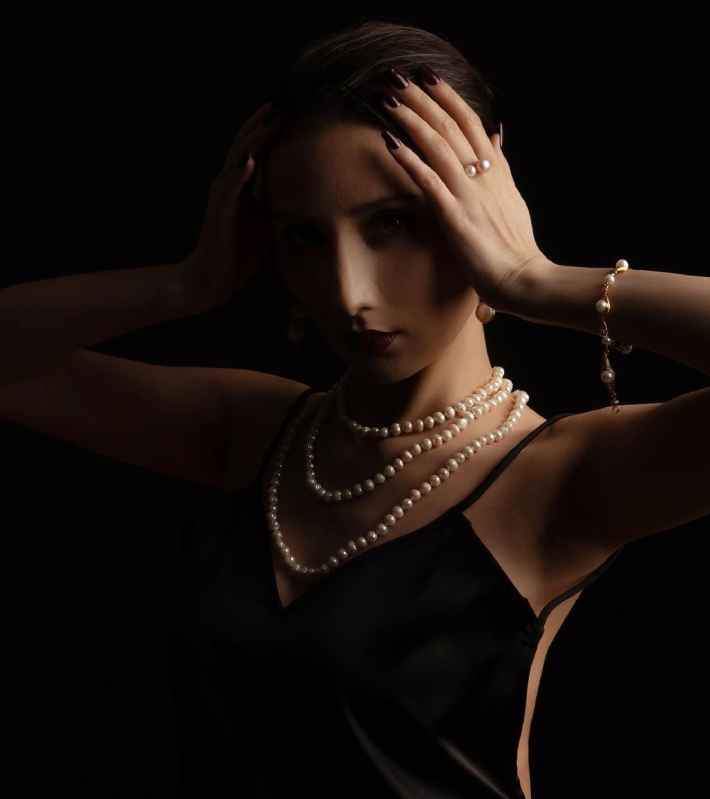 Les Basiles COLLIER SAUTOIRE ATHENAÏS En Perles D'Akoya Blanches