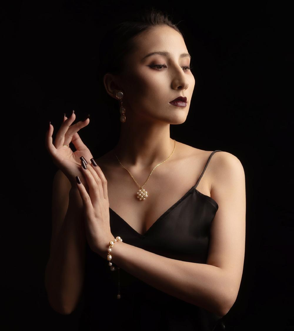 Les Basiles PENDENTIF LIVIA DOMNA En Perles D'Akoya Montées Sur Argent Sterling 925 Plaqué Or 18 Carats