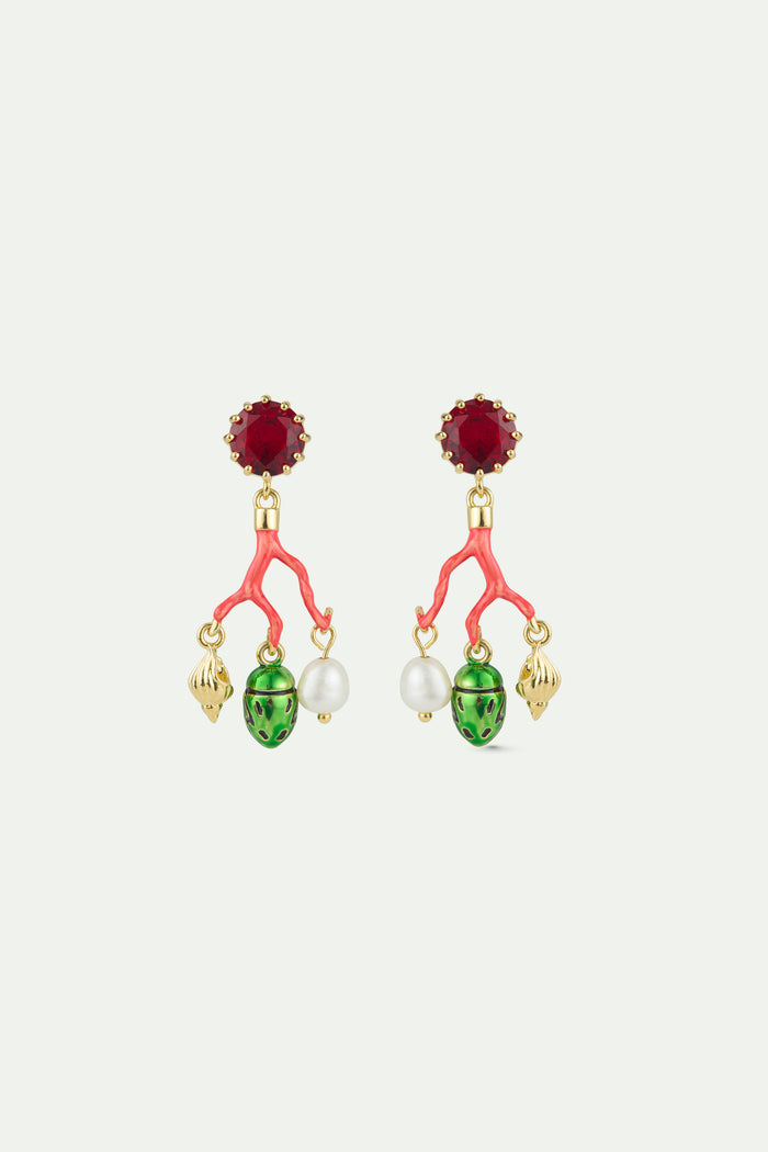 les néréides Coral Post Earrings Red Faceted Glass Cultured Pearl Golden Beetle and Seashell - Multicolor