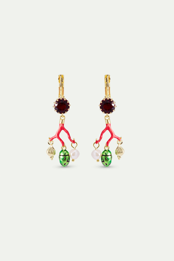 les néréides Coral Sleeper Earrings Red Faceted Glass Cultured Pearl Golden Beetle and Seashell - Multicolor
