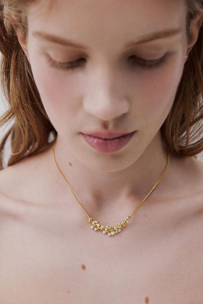Les Néréides Gold And White Statement Necklace With Laurel And Cultured Pearl - White