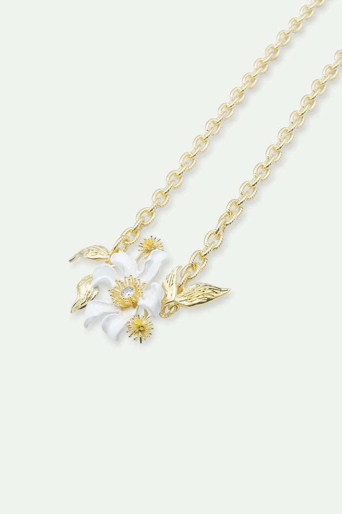 Les Néréides Large White Clematis Flower - Japanese Kerria And Laurel Necklace - White