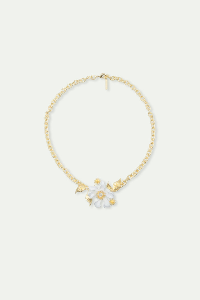 Les Néréides Large White Clematis Flower - Japanese Kerria And Laurel Necklace - White