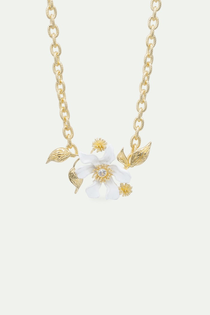 les néréides Large White Clematis Flower - Japanese Kerria and Laurel Necklace - White