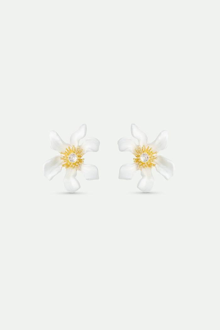 les néréides Large White Clematis Flower Post Earrings - White