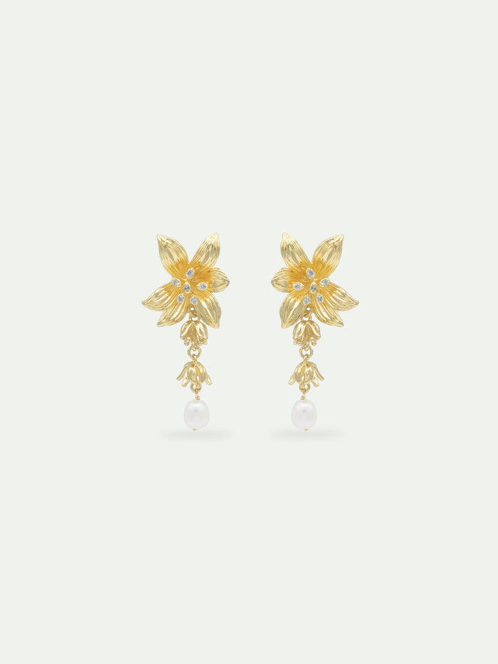 les néréides Lily Flower and Cultured Pearl Golden Dangle Earrings - Multicolor