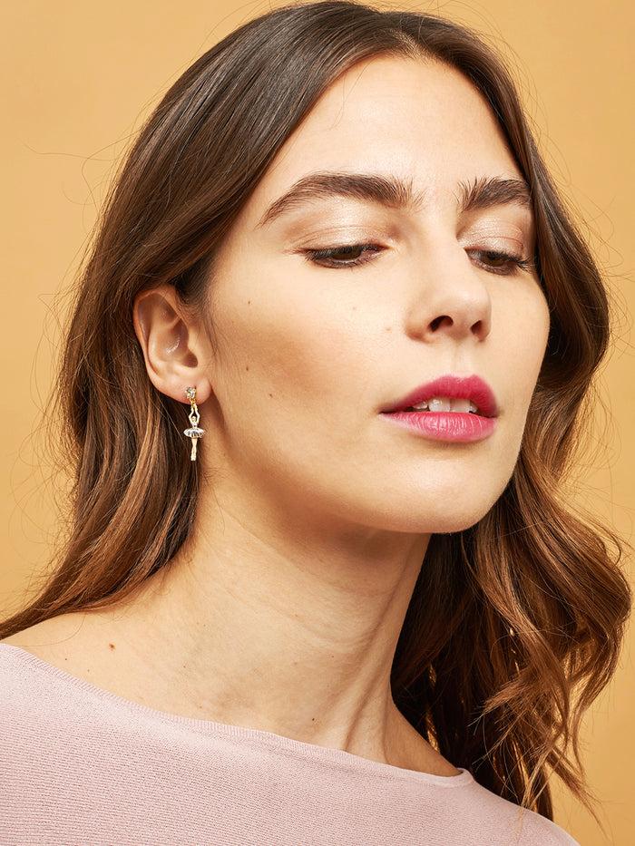 Les Néréides MINI PAS DE DEUX WITH WHITE MINI BALLERINA AND PEARL STUD EARRINGS - White