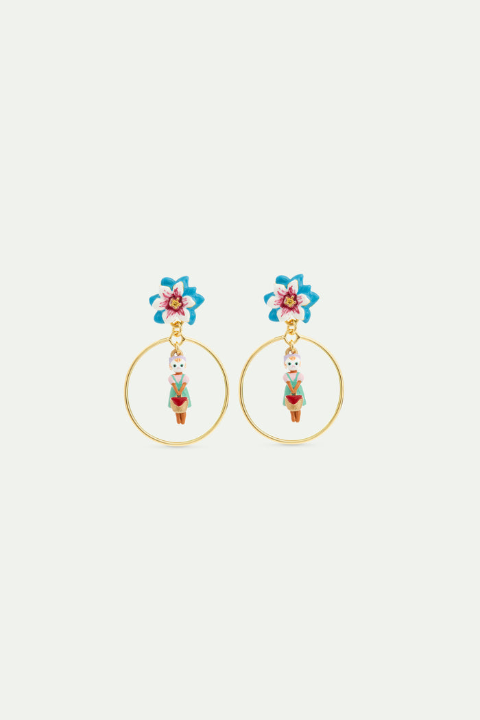 les néréides N2 Ginger Cat and Blue Flower Hoop Post Earrings - Multicolor