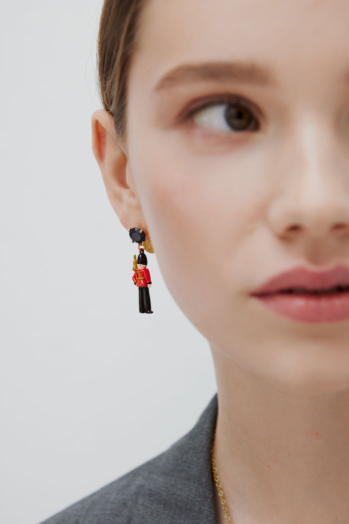 Les Néréides N2 Post Earrings With Black And Red King's Guards And Black Faceted Glass - Multicolor