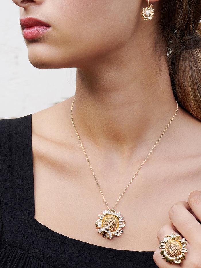 Les Néréides Nectar Of The Sun Sunflower And Bumblebee Pendant Necklace - Gold