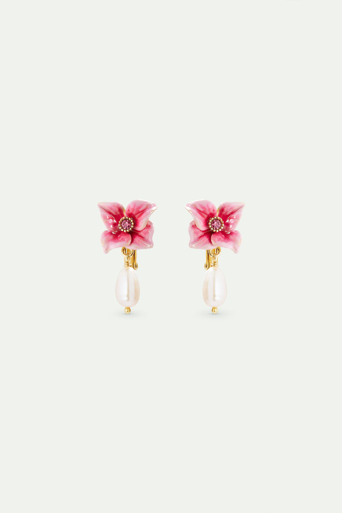 les néréides Pink Hydrangea Flower and Cultured Pearl Clip-On Earrings - Pink