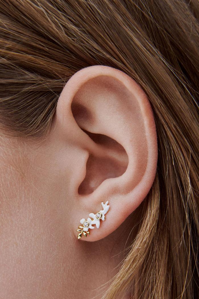 Les Néréides Post Earrings With Golden Laurel - White Wisteria And Cultured Pearl - White