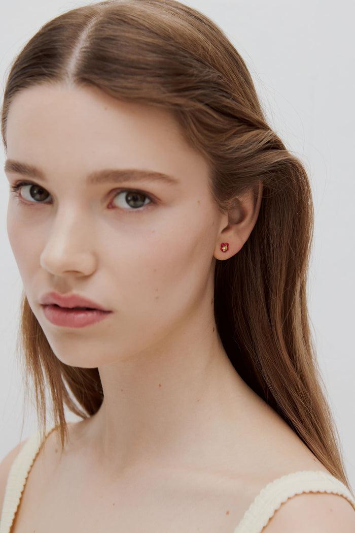 Les Néréides Single Earring With A Purple Flower And A Faceted Stone - Purple