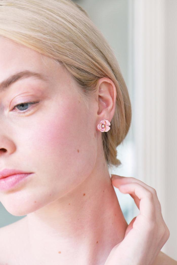 Les Néréides Thousand Pansies Pink Pansy And Freshwater Pearl Stud Earrings - Pink