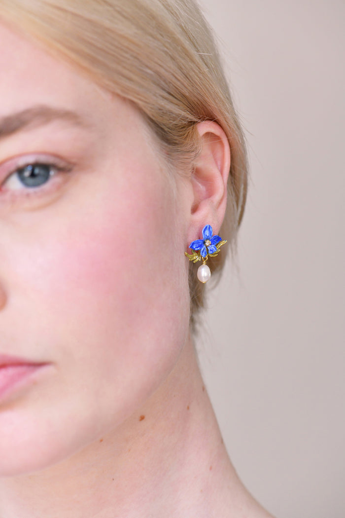 Les Néréides Thousand Pansies Violette And Freshwater Baroque Pearl Post Earrings - Blue