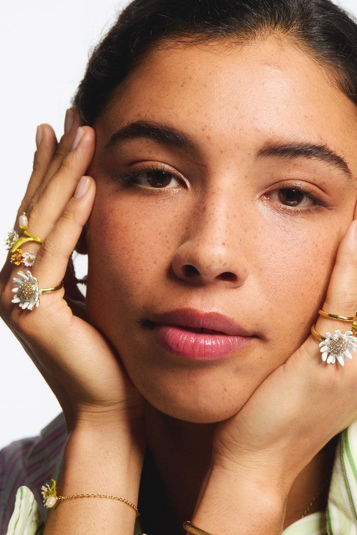 Les Néréides White And Gold Daisy Ring With A Pavé Heart - 5.5 (50 Mm) / Multicolor