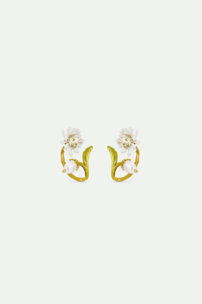 les néréides White and Green Daisy Hoop Earrings with Mother of Pearl Bead - Multicolor