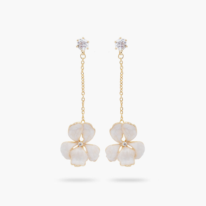 les néréides White Iris Pendant Post Earrings - White