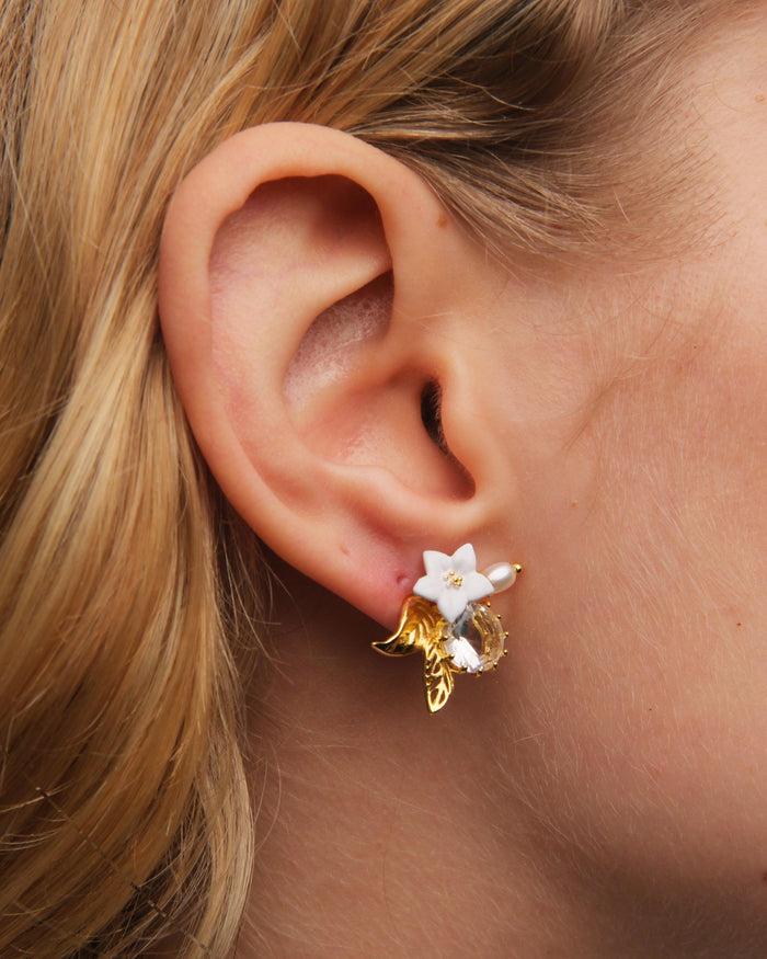 Les Néréides White Jasmine Faceted Crystal And Glass Pearl Bead Post Earrings - Gold