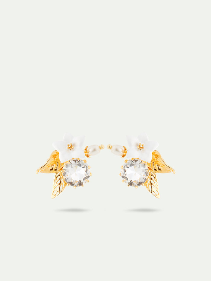 les néréides White Jasmine Faceted Crystal and Glass Pearl Bead Post Earrings - Gold