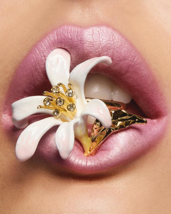 Les Néréides White Lily Flower And Crystal Brooch - White