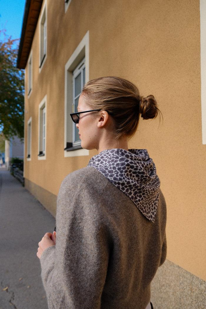 Lescarf PRE ORDER - WOOL SCARF | WHITE & GREY | 65 CM