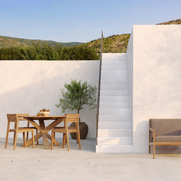 Life Interiors Circle Outdoor Dining Table (Teak 136cm)