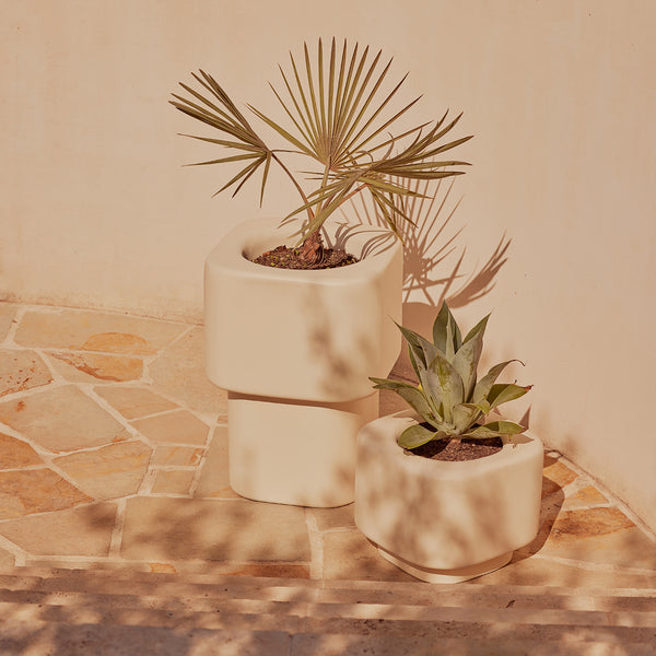 Life Interiors Khouie Outdoor Planter (Large)