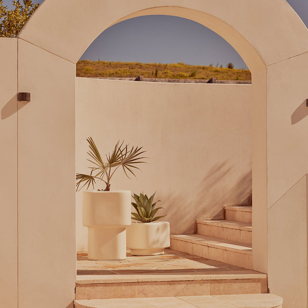 Life Interiors Khouie Outdoor Planter (Large)