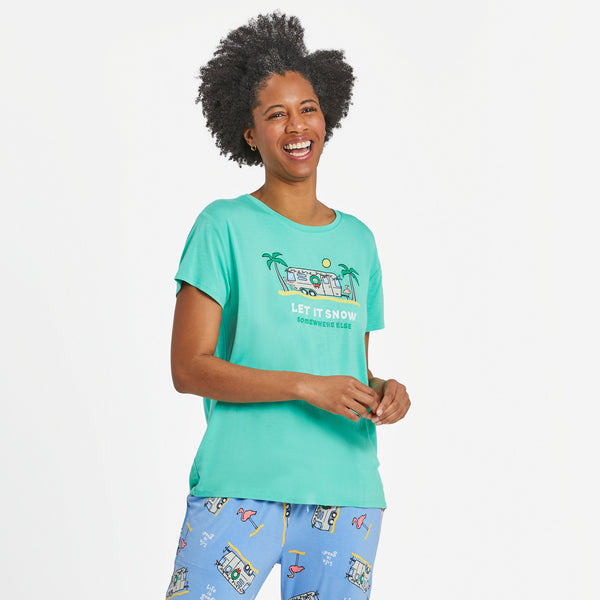 life is good Women's Let It Snow Camper Lightweight Sleep Tee