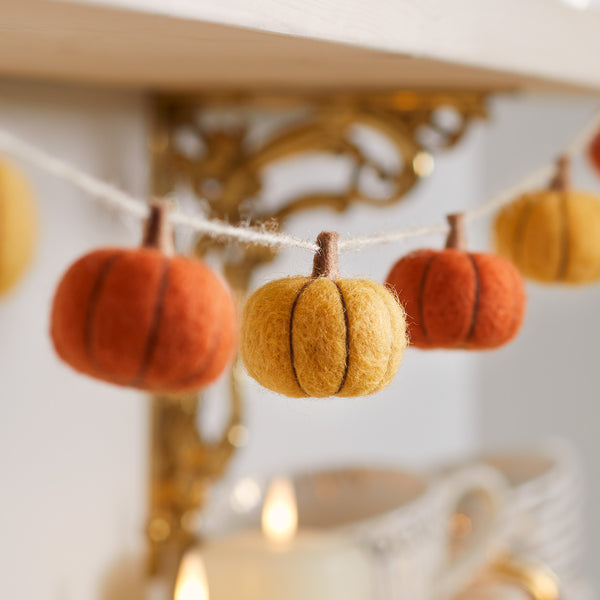 lights4fun 1.3m Felt Pumpkin Autumn Garland