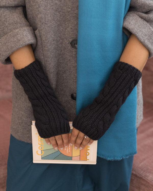 likemary Merino Wool Cable-Knit Fingerless Gloves Black