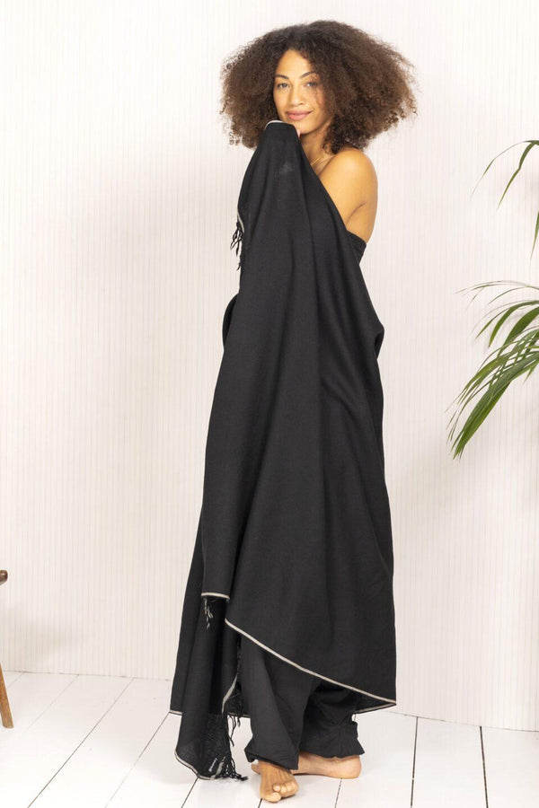 likemary Merino Wool Shawl – Oversized Pashmina Scarf in Black