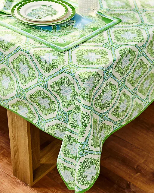 lilly pulitzer Tablecloth with Piped Edge Coconut Bamboo Logo Trellis