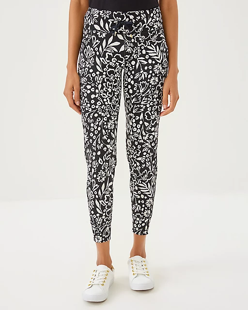 Lilly Pulitzer UPF 50+ Luxletic 28" Island Mid Rise Jogger Noir Purrfect Pounce Knit Jacquard