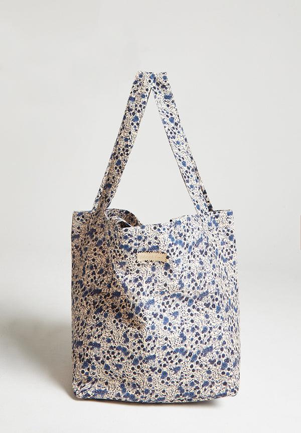 lily and lionel Tara Aster Print Tote Bag In Blue
