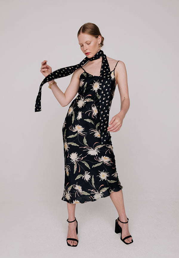 lily and lionel Lina Moonflower Print Necktie In Navy