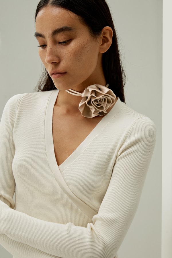 Lilysilk Champagne Rosette Silk Collar Necklace