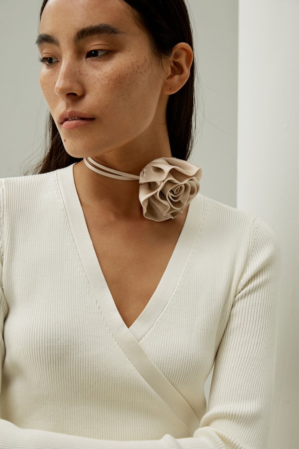 Lilysilk Champagne Rosette Silk Collar Necklace