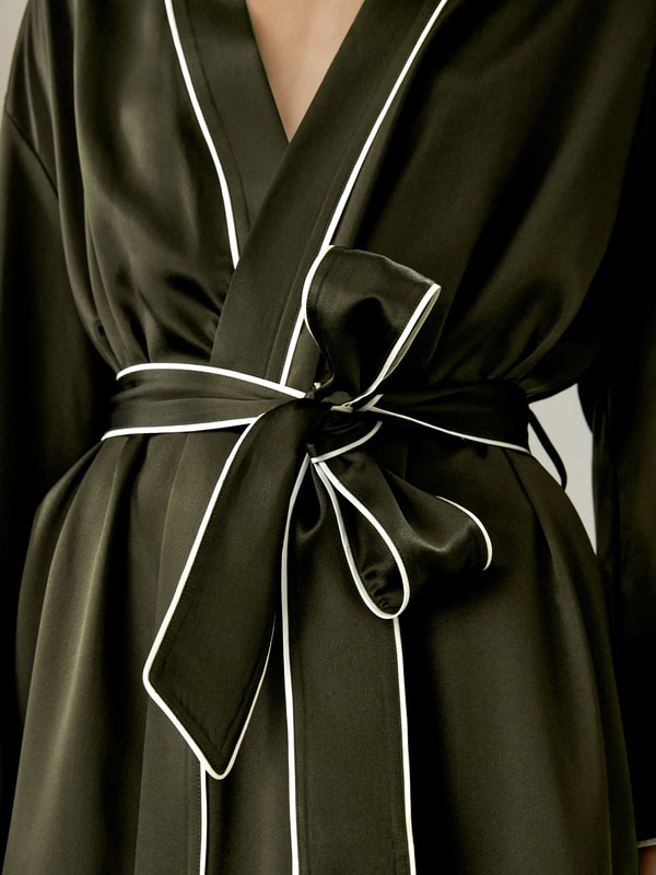 Lilysilk Contrast Piping Long Sleeves Night Robe