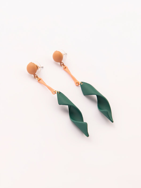 limelight Curvy Dangle Earrings