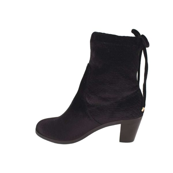 Lindsay Phillips Tara Black