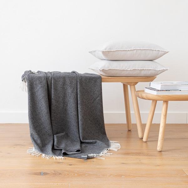 Linenme Cashmere Wool Throw Anthracite Ernesto Herringbone