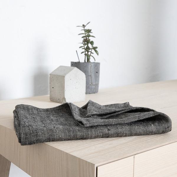 Linenme Huckaback Linen Bath Towel Chevron In Black